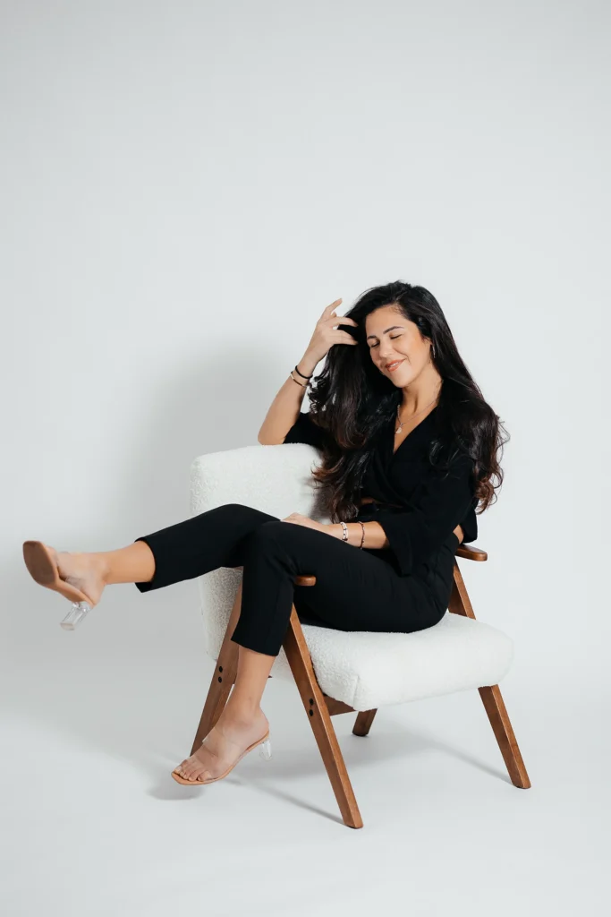 Modernes Studio-Portrait im Clean Look für Personal Branding