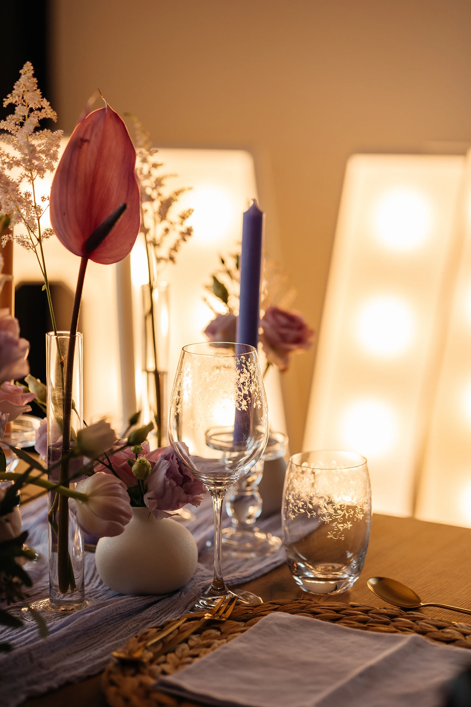 einer Winterhochzeit mit warmen Farbtönen